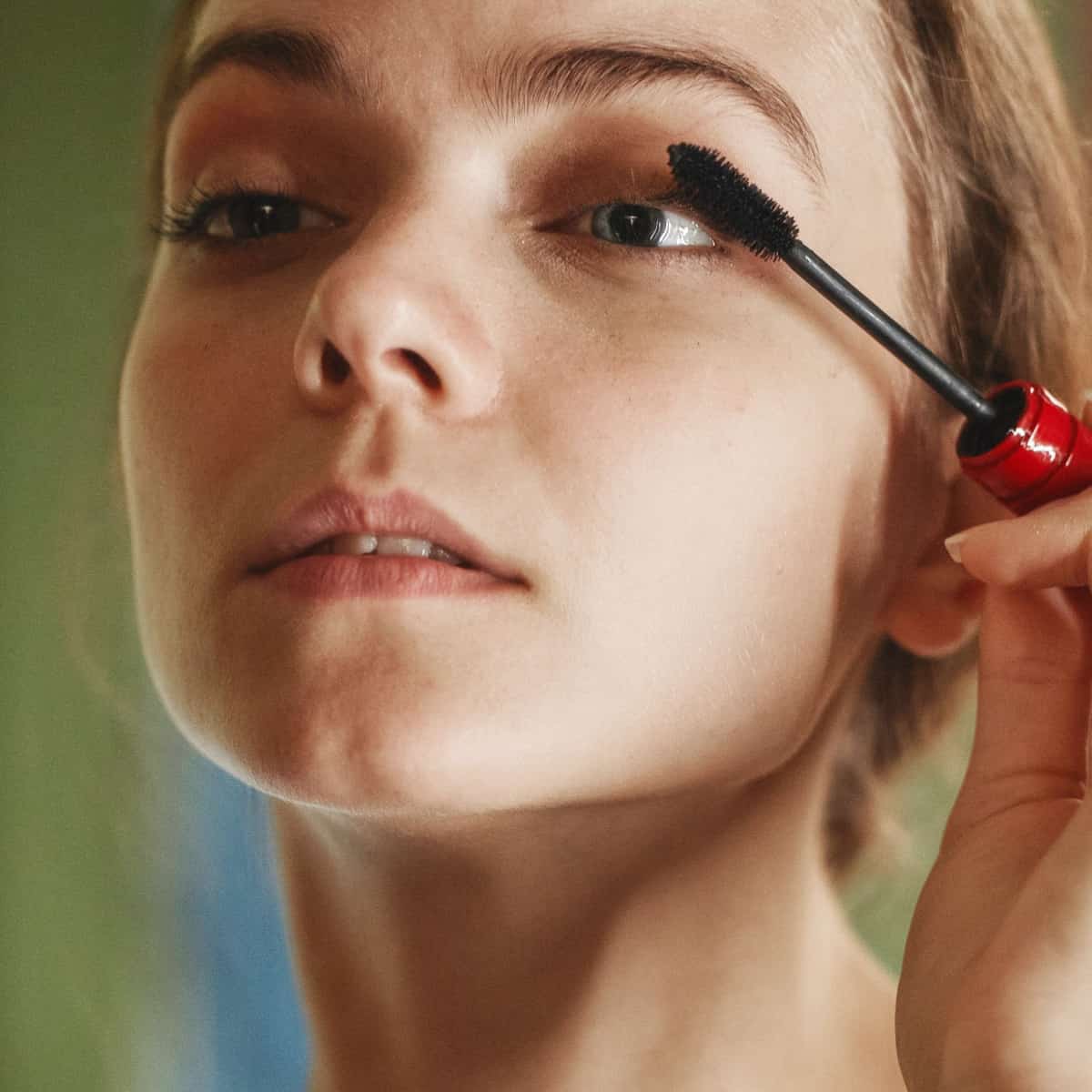 how to apply tarte surfer curl mascara